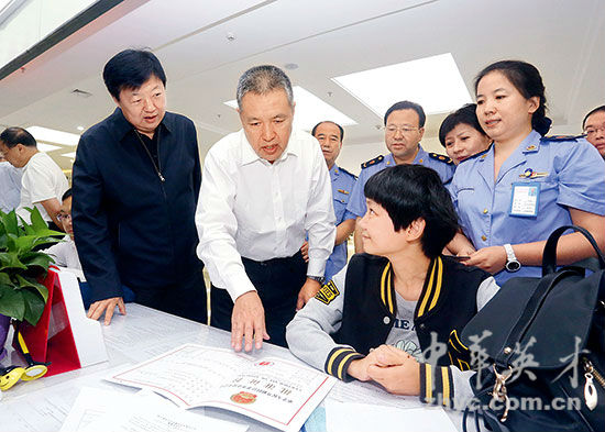 工商总局局长:巩固扩大商事制度改革效应 推进市场监管改革与创新